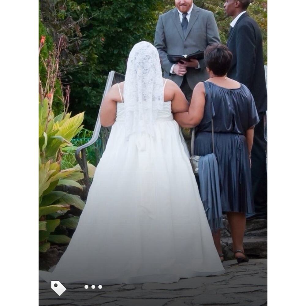 28w plus size wedding dress